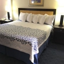 Days Inn & Suites by Wyndham Tampa near Ybor City - Motels