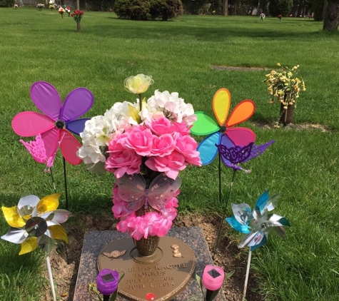 Highland Memorial Park Cemetery - New Berlin, WI