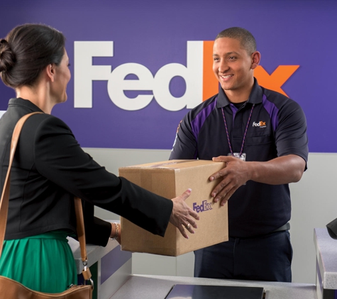 FedEx Office Ship Center - Tustin, CA