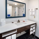 Hampton Inn & Suites Navarre - Hotels