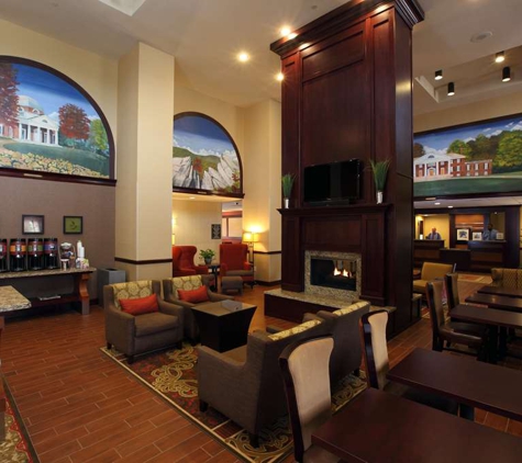 Hampton Inn & Suites - Charlottesville, VA