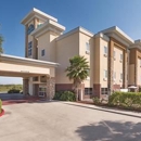 La Quinta Inn & Suites by Wyndham Mathis - Lodging