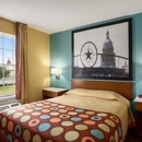Super 8 by Wyndham Austin Downtown/Capitol Area - Motels