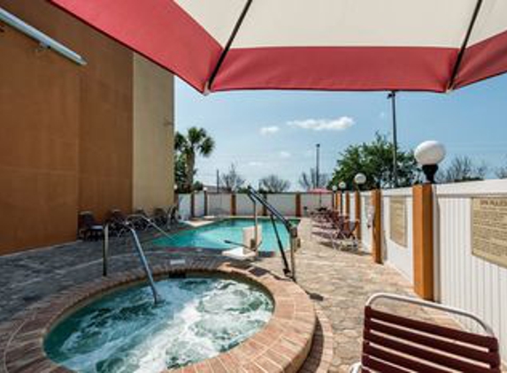 Comfort Suites Tampa Airport North - Tampa, FL