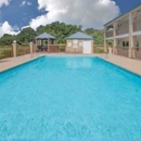 Days Inn & Suites by Wyndham Pine Bluff - Hotels