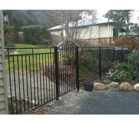 Colorsteel Fencing - Kilsyth, VIC. Tubular Steel Gate and Fencing