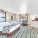 Super 8 by Wyndham Mitchell - Hotels