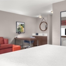 Hampton Inn & Suites Fresno - Hotels