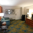 Days Inn & Suites by Wyndham Schaumburg - Motels