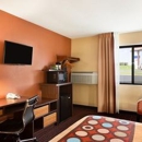 Super 8 by Wyndham Alton - Hotels