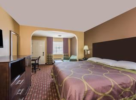 Super 8 by Wyndham Lake Charles Northeast - Lake Charles, LA