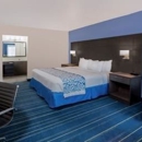 Days Inn & Suites by Wyndham Anaheim At Disneyland Park - Hotels
