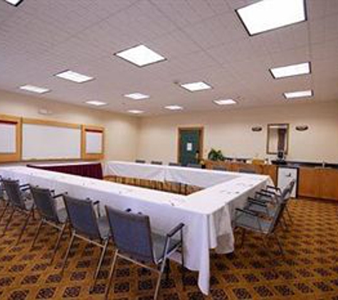 Country Inns & Suites - Hebron, KY