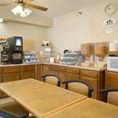 Super 8 by Wyndham Woodstock - Hotels