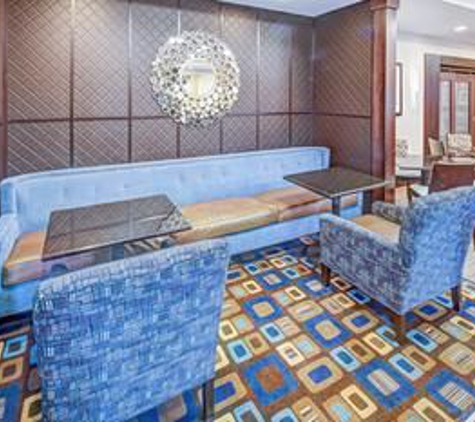 Hampton Inn & Suites Cleveland-Airport/Middleburg Heights - Middleburg Heights, OH