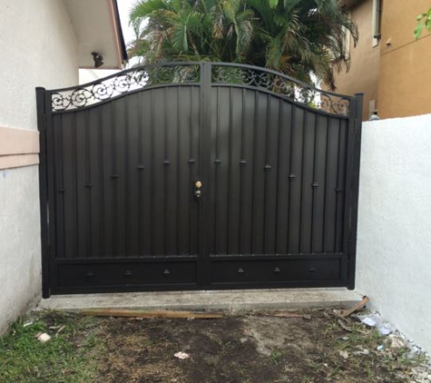 Tuna fence - Hollywood, FL
