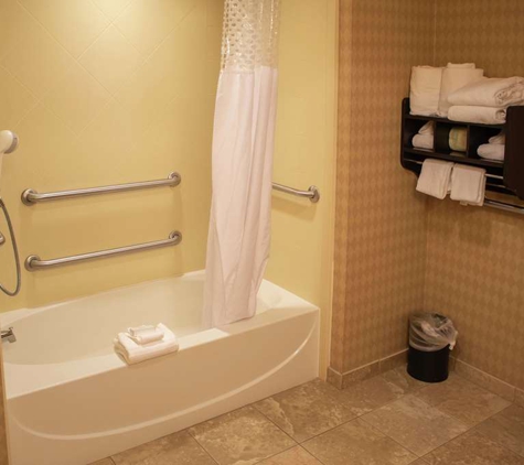 Hampton Inn & Suites-Knoxville/North I-75 - Knoxville, TN