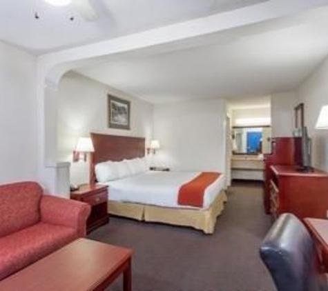 Baymont Inn & Suites - Manning, SC