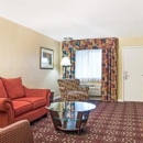 Days Inn by Wyndham Shenandoah - Motels