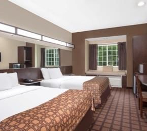 Microtel Inn & Suites by Wyndham Columbia/At Fort Jackson - Columbia, SC