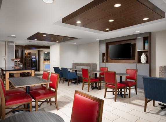 Holiday Inn Express & Suites Chattanooga-Hixson - Hixson, TN