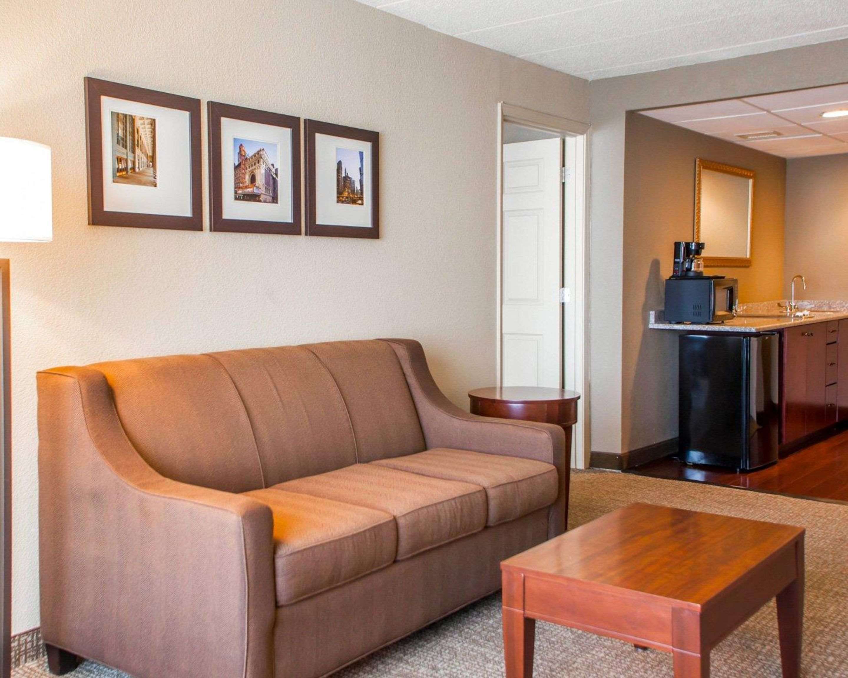 Quality Inn & Suites Orland Park - Chicago 8800 W 159th St, Orland Park