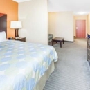 Days Inn & Suites by Wyndham Russellville - Motels